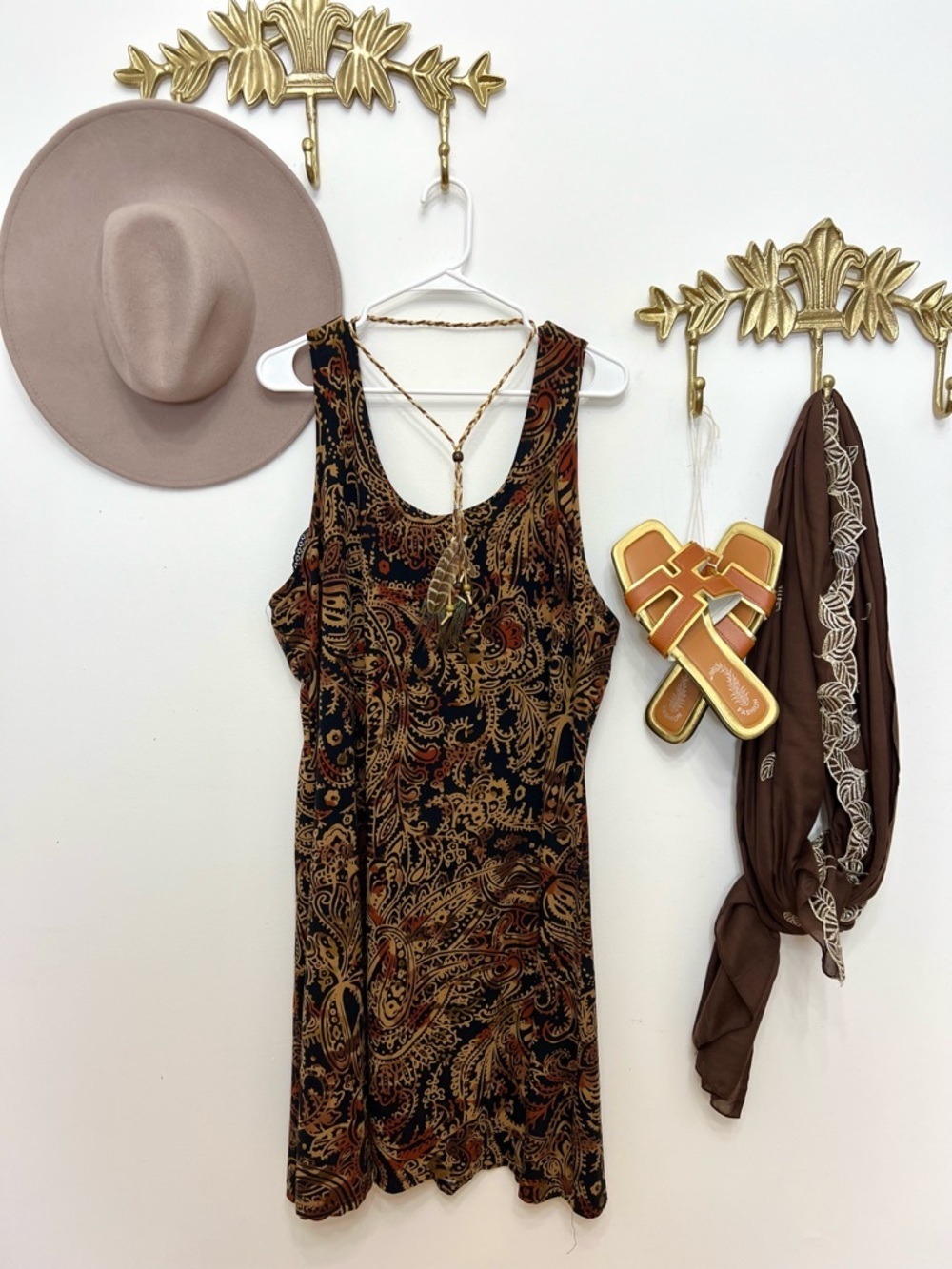 Paisley Print Sleeveless Dress in Black and Brown L ptp 22” l 53.5”
